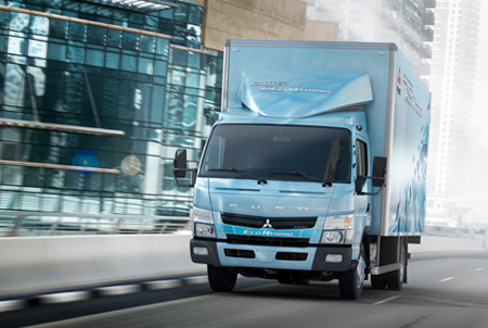 小型ハイブリッドトラック「キャンター エコ ハイブリッド」(欧州仕様車)