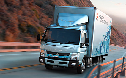 小型ハイブリッドトラック「キャンター エコ ハイブリッド」(豪州仕様車)