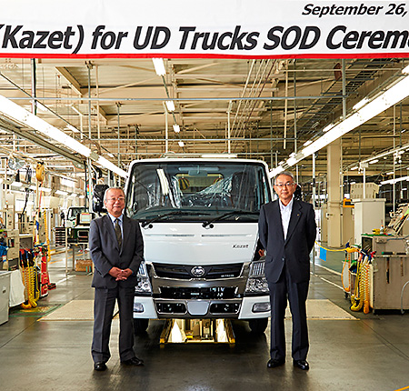 UD Trucks and MFTBC Board Members. Right: Mr. Yusuke Sakaue, UD Trucks President & Representative Director. Left: Mr. Takao Suzuki, MFTBC Chairman of the Board.