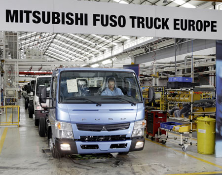 トラマガル工場のキャンター生産ライン