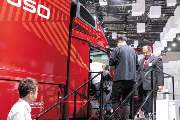 ふそうライフ ジャパンモビリティーショー2023レポート スーパーグレート乗車体験