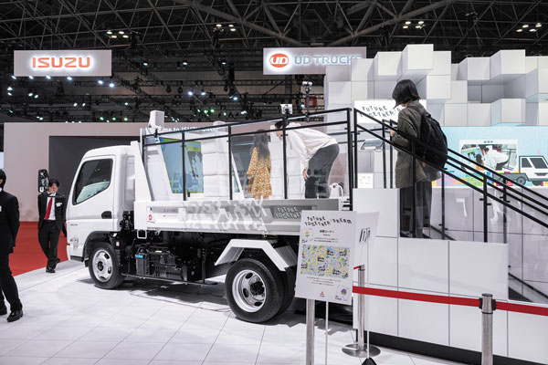 ふそうライフ ジャパンモビリティーショー2023レポート eCanter